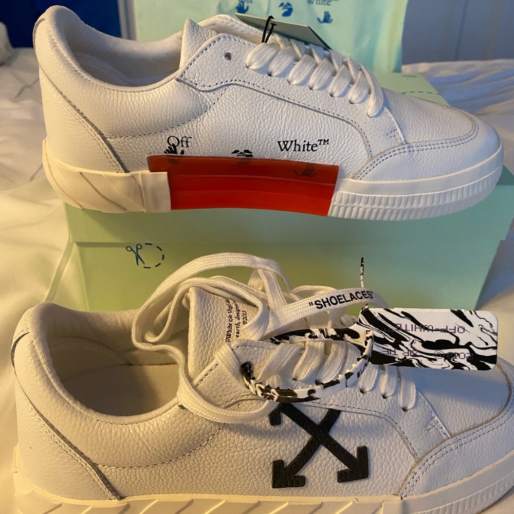 Off-White Low Vulcanized Sneaker
